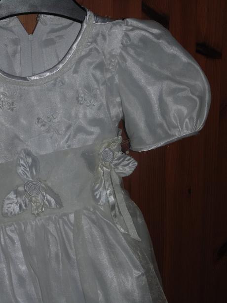 Biele slávnostné šaty pre malú družičku, 92
