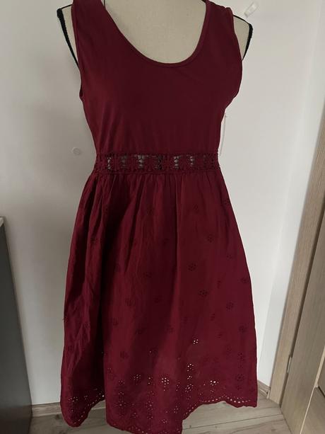 Bordové šaty s krajkou, 