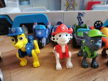 Kamion paw patrol s autami a postavičkami,