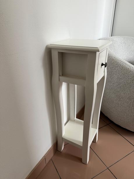 Príručný stolík,