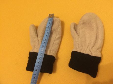 Teple rukavicky, 104