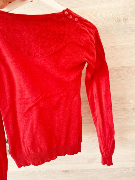 Reserved svetrik s peknymi detailami, reserved,s