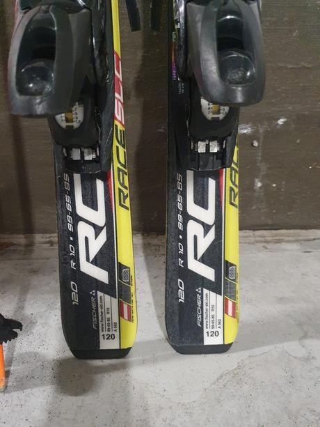 Lyžiarský set pre dievča-10r (lyže+palice+súprava), 152