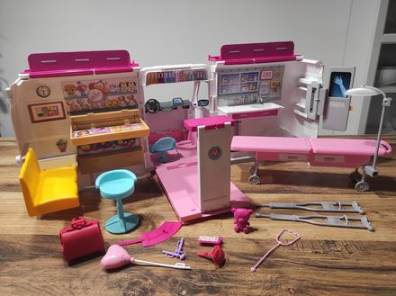 Barbie sanitka,