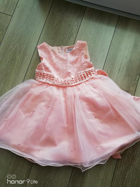 Spoločenské šaty, 98