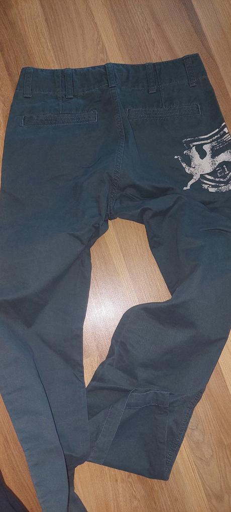 Perfektne nohavice, benetton,152