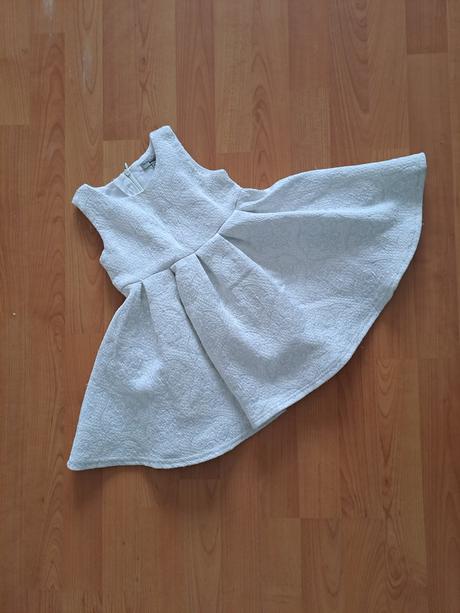 Slávnostné šaty, 86