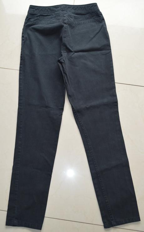 Dlhé čierne nohavice, 34