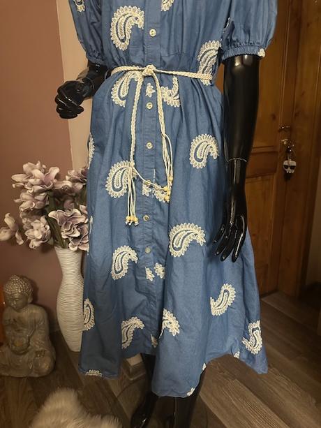 Letné šaty so vzorom a opaskom, l / m