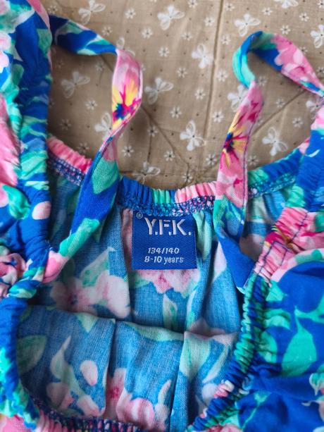 Dievčenské šaty, 134