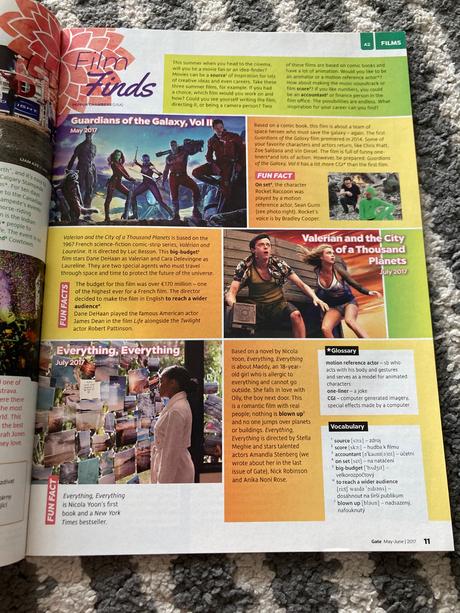 Mix anglických časopisov a mapa, 