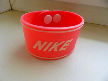 Plastový športový náramok, 