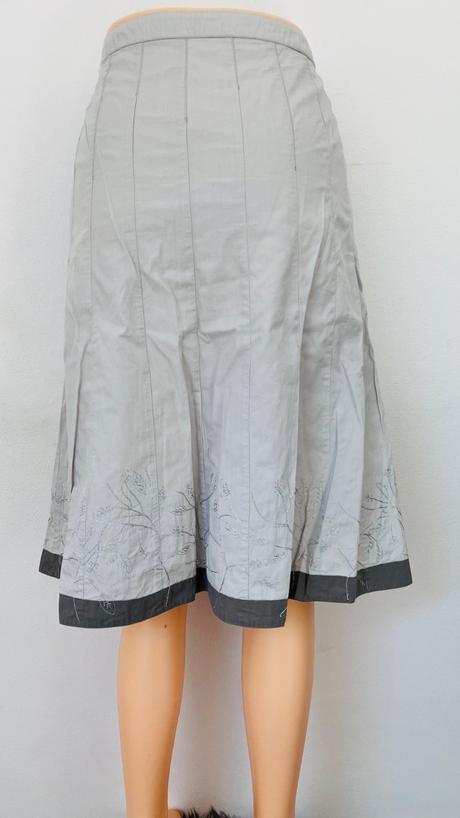 Dámska sivá vzorovaná áčková sukňa,veľk.l, l