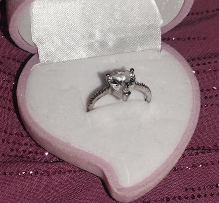 Zasnubny srdieckovy prstienok, 