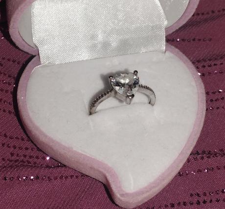 Zasnubny srdieckovy prstienok, 