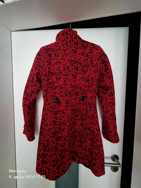 Krasny kabat z taliansky, s