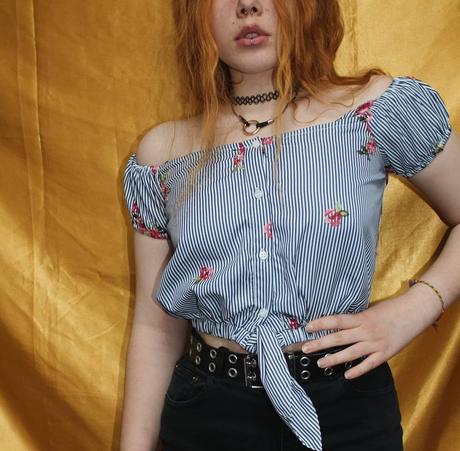 Pásikavý crop top a kvetmi, xs