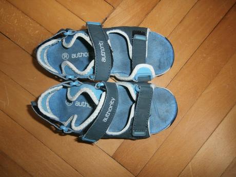 Sandálky, authority,30