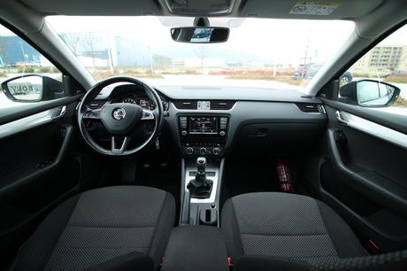 Škoda octavia combi 2.0 tdi style - bratislava, škoda