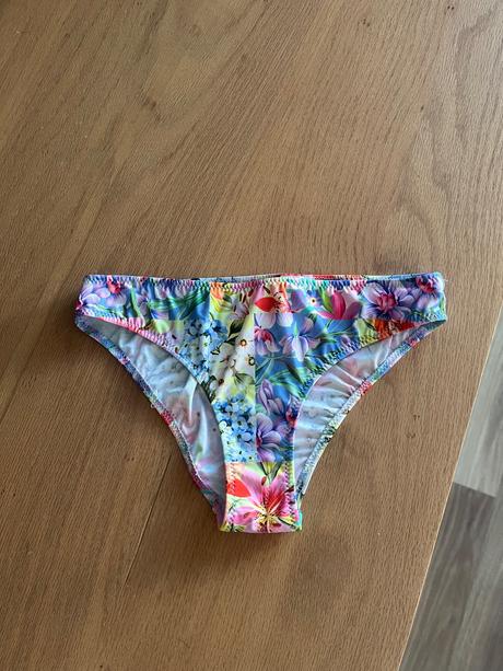 Barevné plavkové nohavičky s motivem kvetin, calzedonia,128