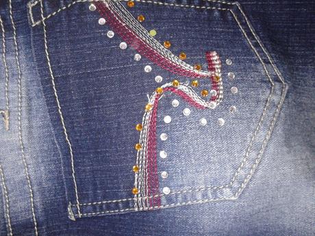 Riflové capri vykladané kamienkami, 40