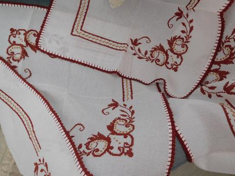 Ponúkam ručne vyšívaný set obrusov-v hnedom,, 