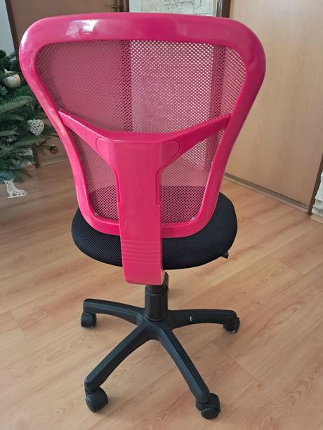 Detské stoličky, spolu 15 eur,