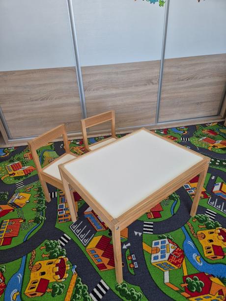 Detský stolík a 2 stoličky ikea lätt,
