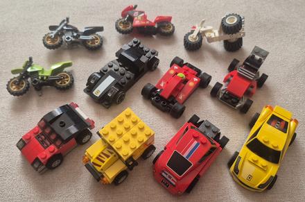 Lego autíčka a motorky,