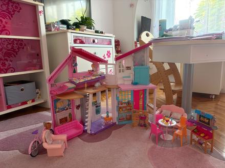 Barbie domček a rôzne doplnky, 
