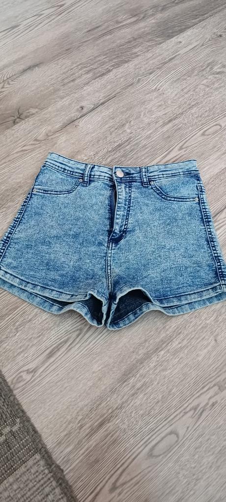 Šortky, 36