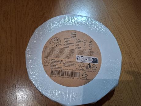 Rôzne pomôcky pre deti na tvorenie a zábavu,