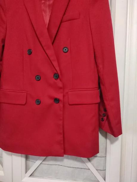 Červené sako, stradivarius,m