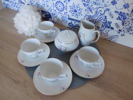 Porcelánové šálky,podšálky,cukorníčka,mliekovník., 