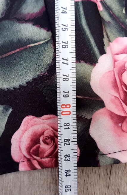 Šaty s ružičkami, m