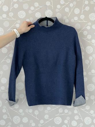 Tmavomodry svetrik so stojacikom christian berg, m