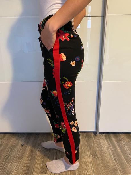 Kvetinkové nohavice, stradivarius,36