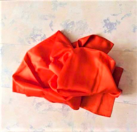 Saténová šatka, l