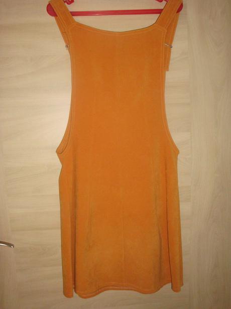Oranžové šaty na traky, s