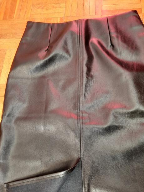 Dámska úzka koženková sukňa, xs