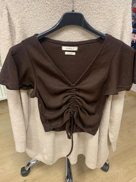 Crop top, reserved,s