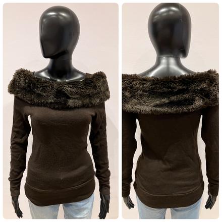 Dámsky sveter s huňatým golierom, m