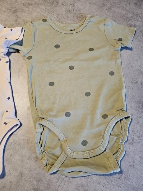 Predam body h&m velkost 80 3ks, h&m,80