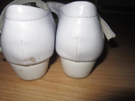 Biele sandálky wojtylko, wojtylko,33