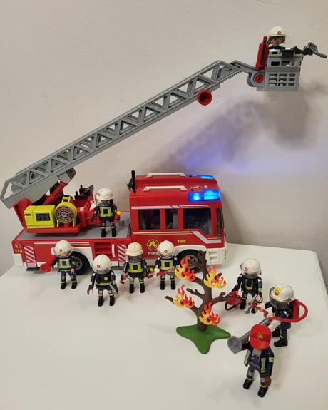 Playmobil 9463 + 9093 + iné - hasiči a auto, 
