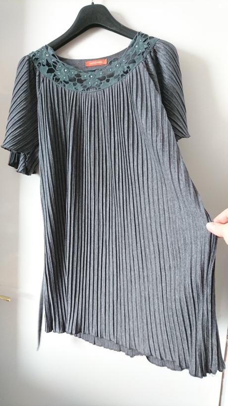 Plysované šaty s kvetinkami, l