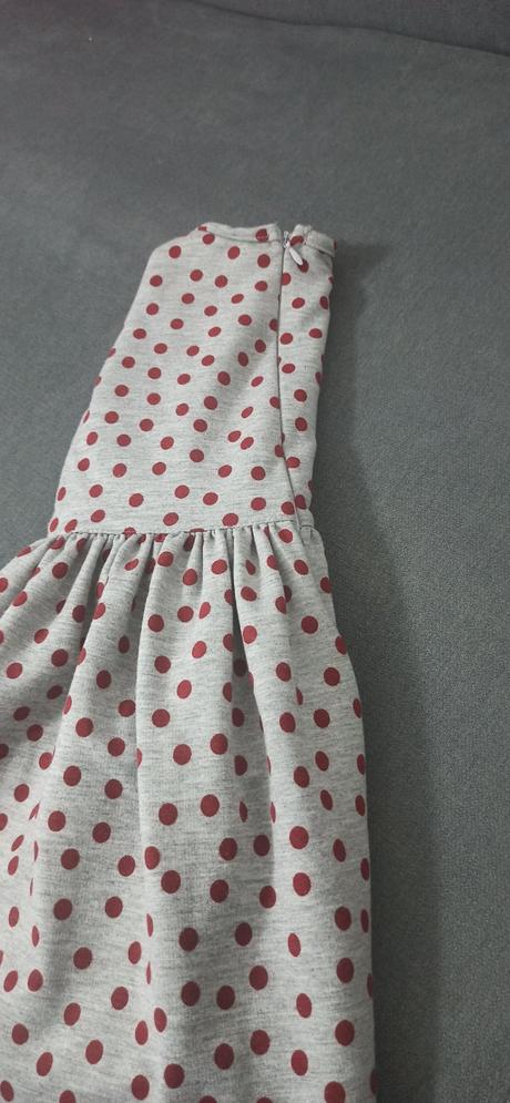 Šaty s dlhým rukávom, 98