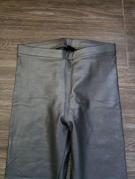 Koženkové lesklé legíny s, s