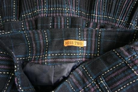 Károvaná mini sukňa s volánmi zn.miss two, m