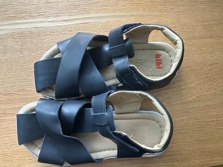 Kožené sandalky, 32